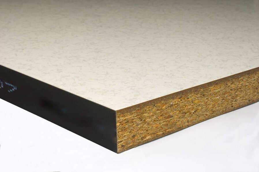 Pannello in truciolato di legno (600x600x38 mm standard). Indicato per finiture laminate o resilienti.